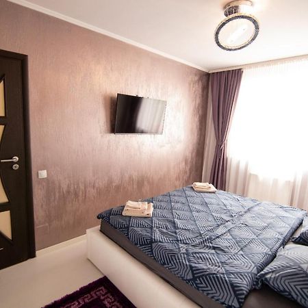 Ferienwohnung Royal Central Apartament Oradea Exterior foto