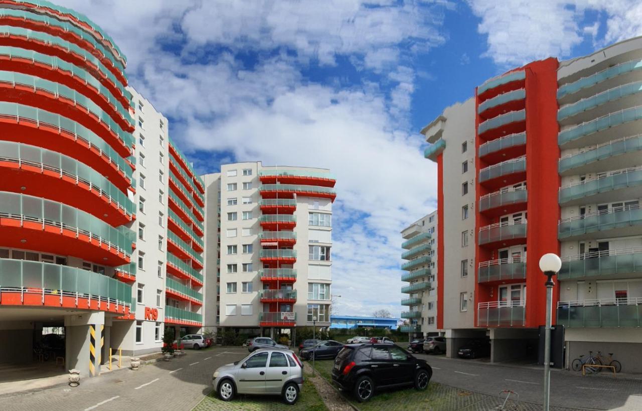 Ferienwohnung Royal Central Apartament Oradea Exterior foto