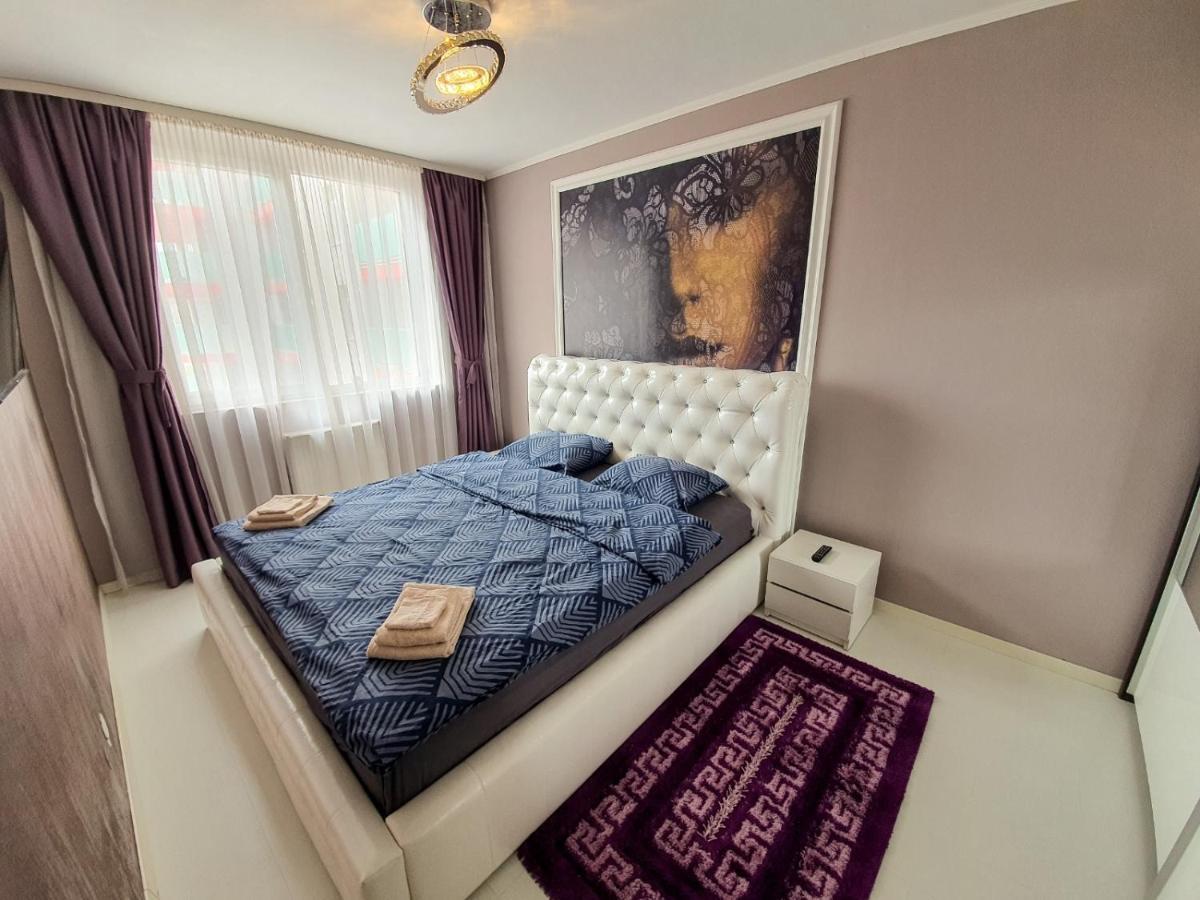 Ferienwohnung Royal Central Apartament Oradea Exterior foto